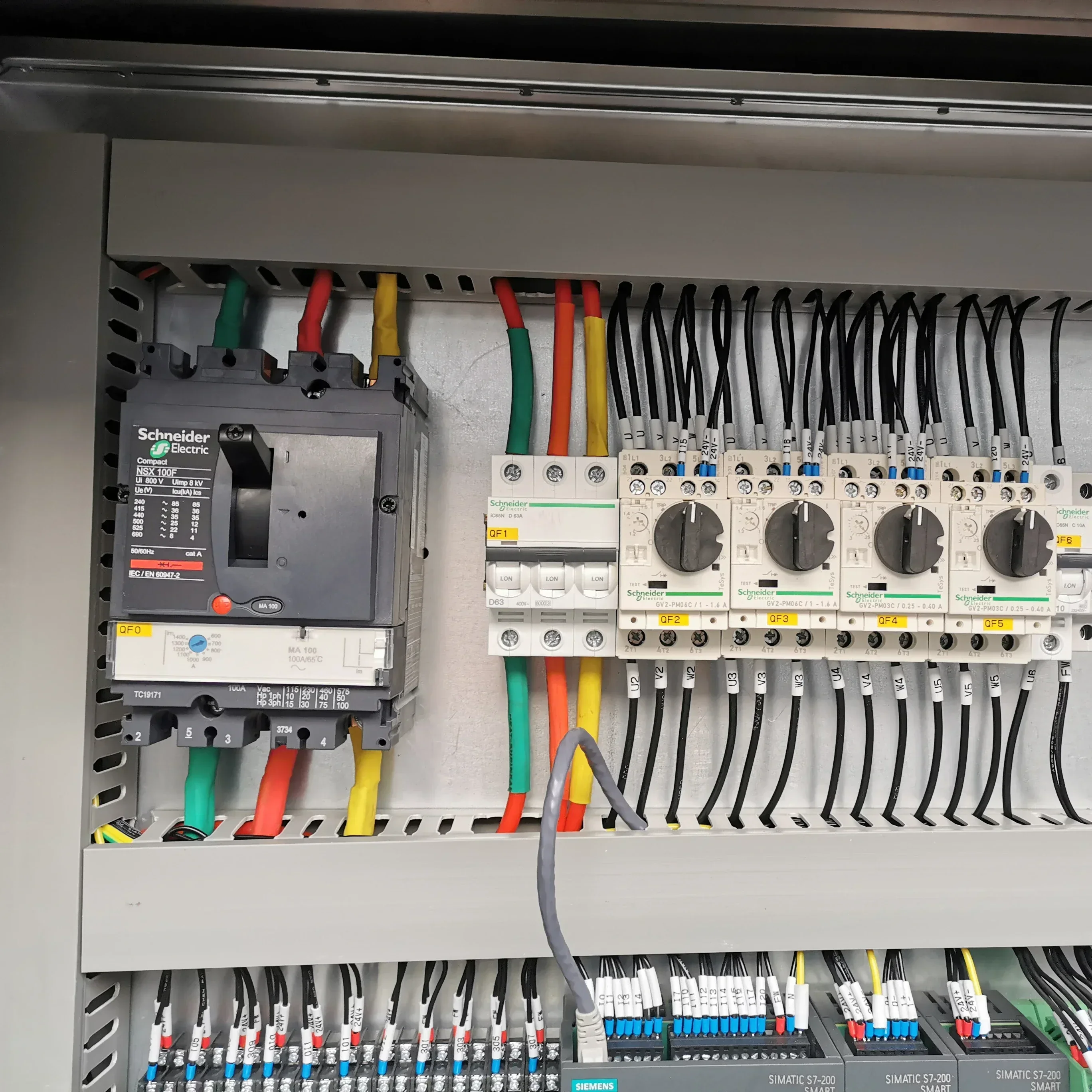 Outdoor Power Distribution Cab - Outdoor Power Board Box のレビューと価格